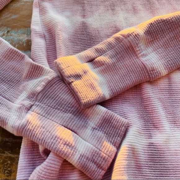 🎆 RED HAUTE Tie Dye Thermal Pullover NWT - Picture 9 of 13